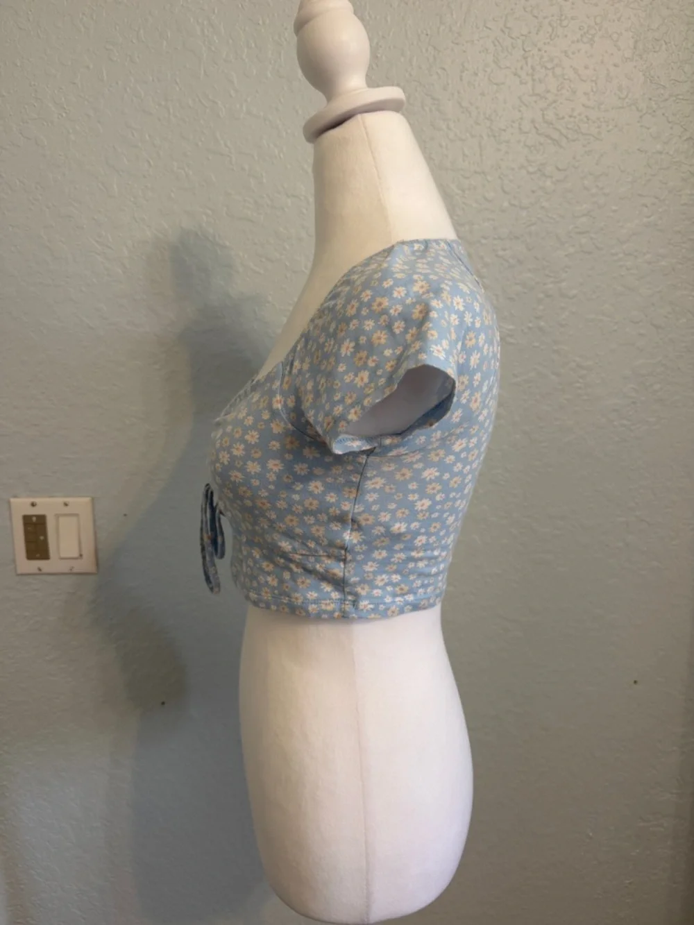 Aeropostale Light Blue Daisy Ruched Crop Top